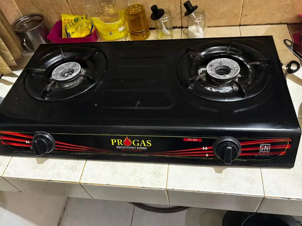kompor + selang regulator + gas masih ada isi