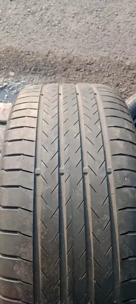 Ban mobil bekas ukuran 235/45/19