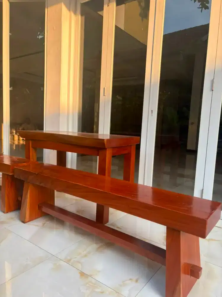 Meja dan Kursi Kayu Mahoni