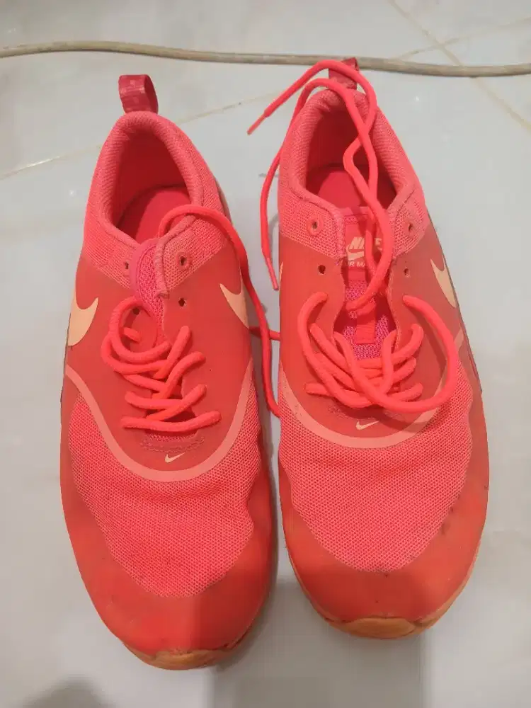 Sepatu olah raga