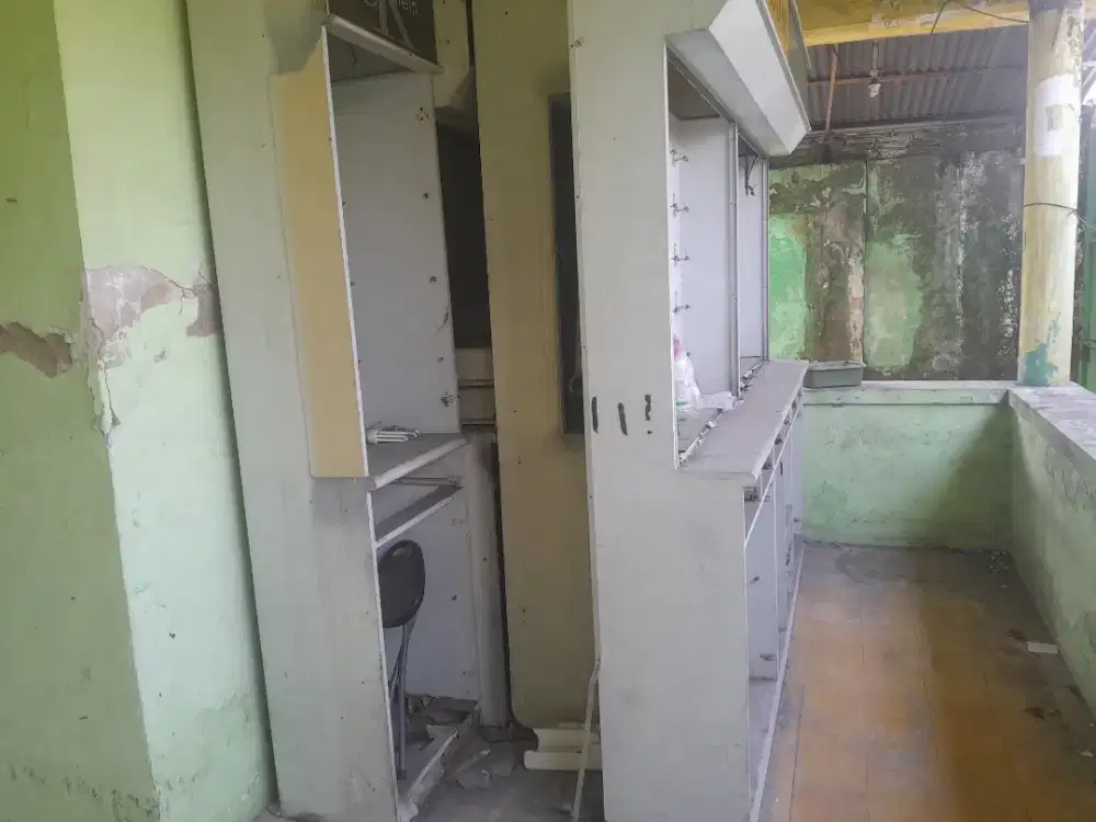 etalase kaca mata