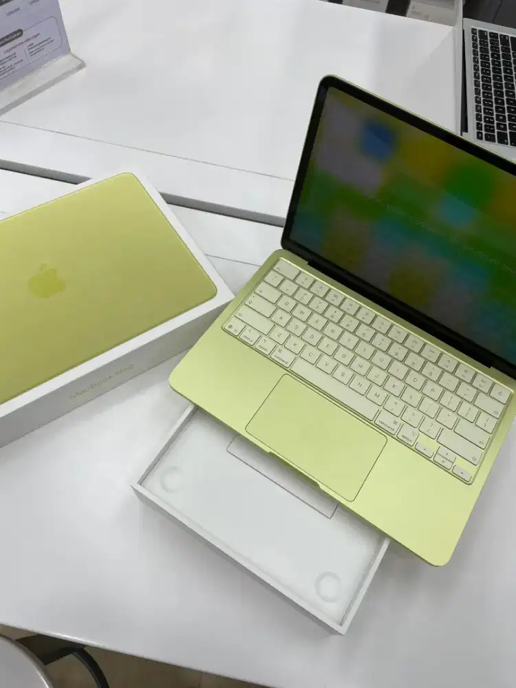 Ready macbook Neo 256gb bisa cicilan syarat KTP