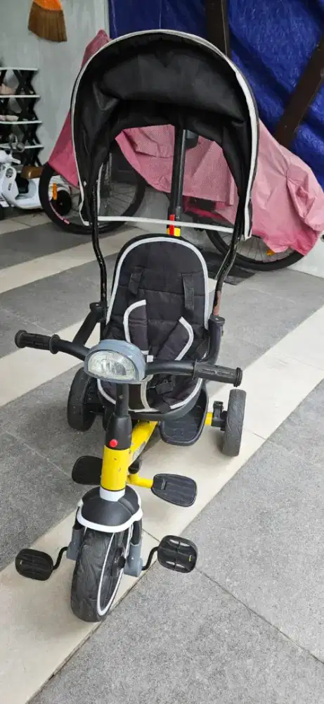 Stroller / kereta dorong roda 3 kondisi sangat OK