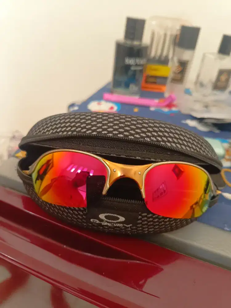 Oakley Romeo 2 atau Juliet X Metal