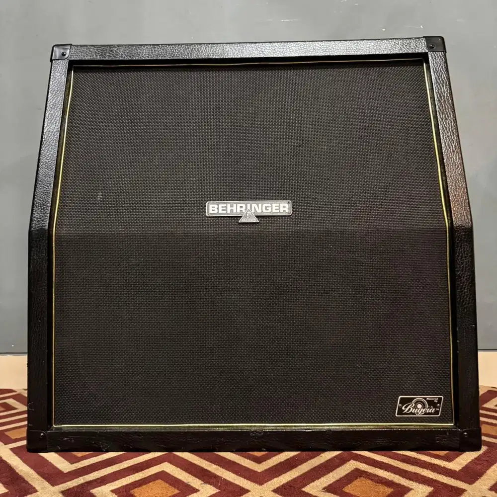BEHRINGER BUGERA BG412V Ultrastack Guitar Cabinet