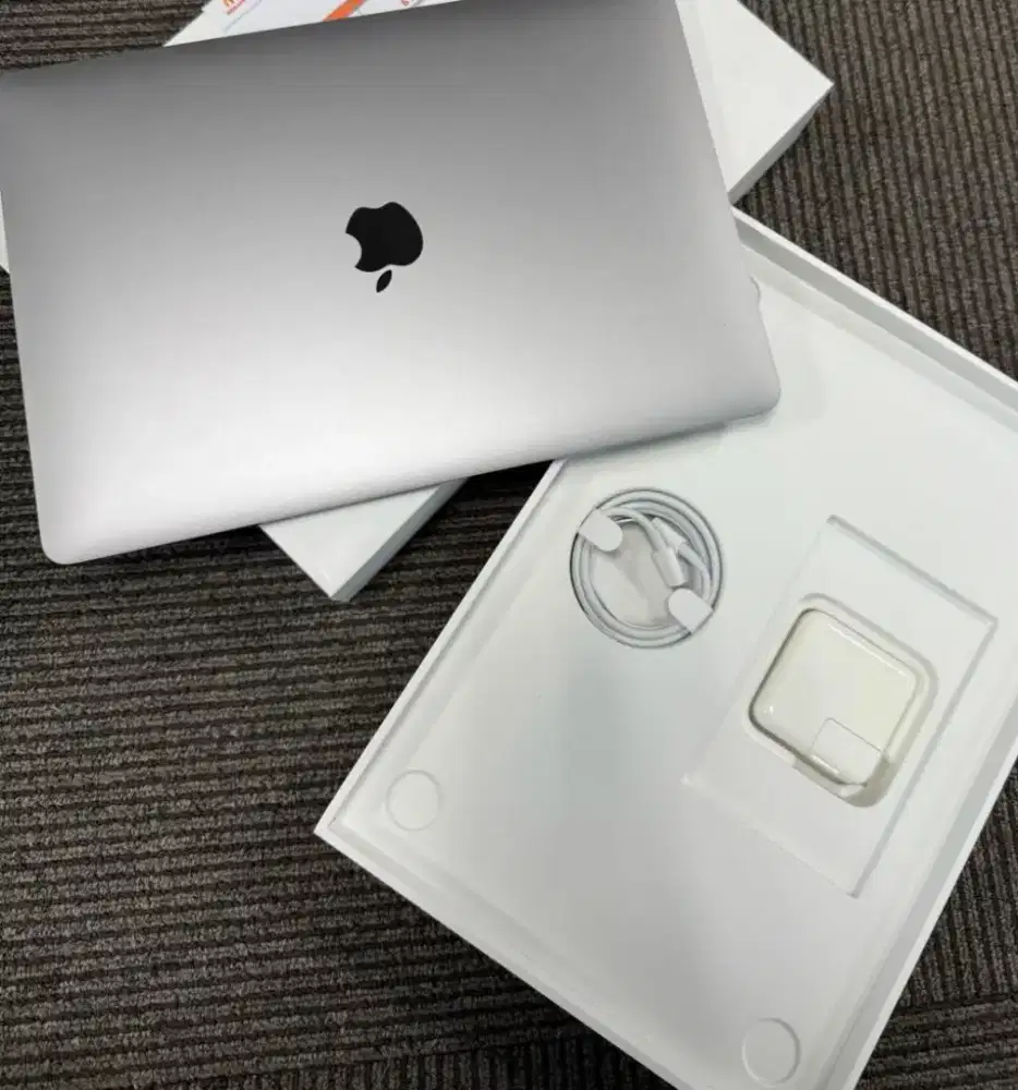 Macbook air 13-inch 2020 Core i5/RAM 8GB/SSD 512GB