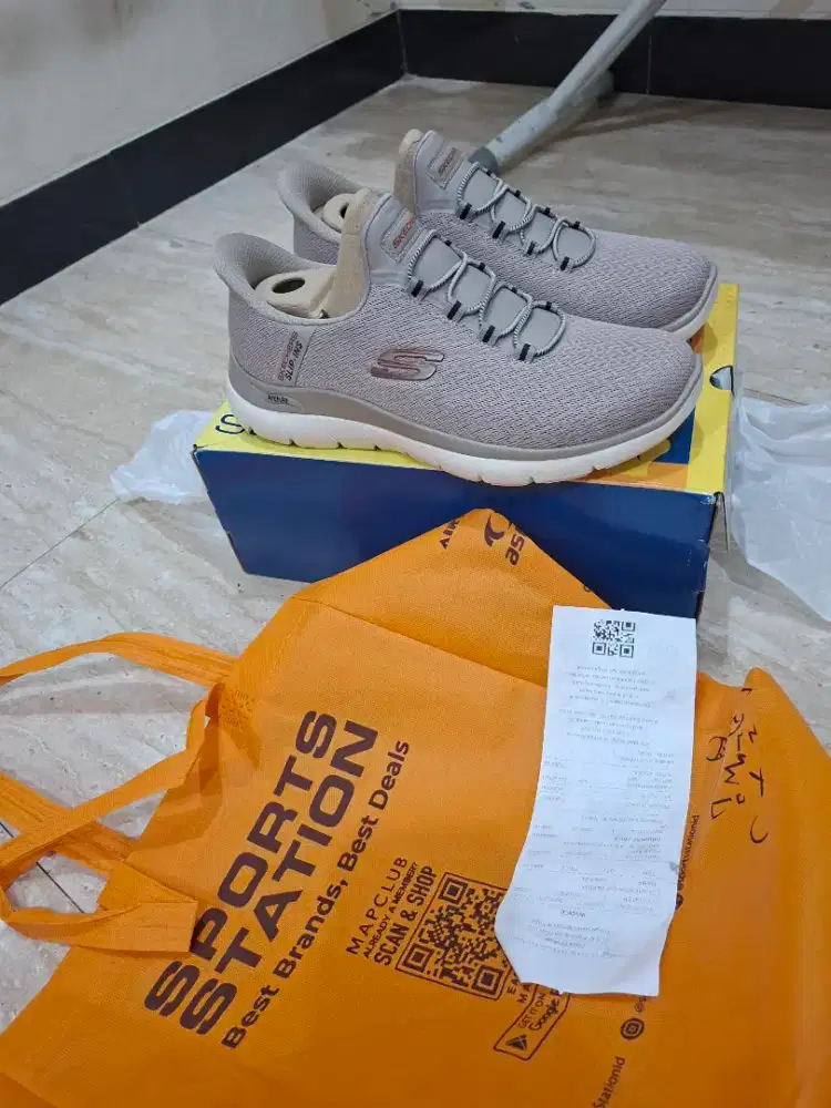 Dijual sepatu sketchers archfit slip in ukuran 41