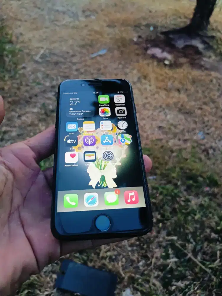 Iphone 7.  32 gb inter