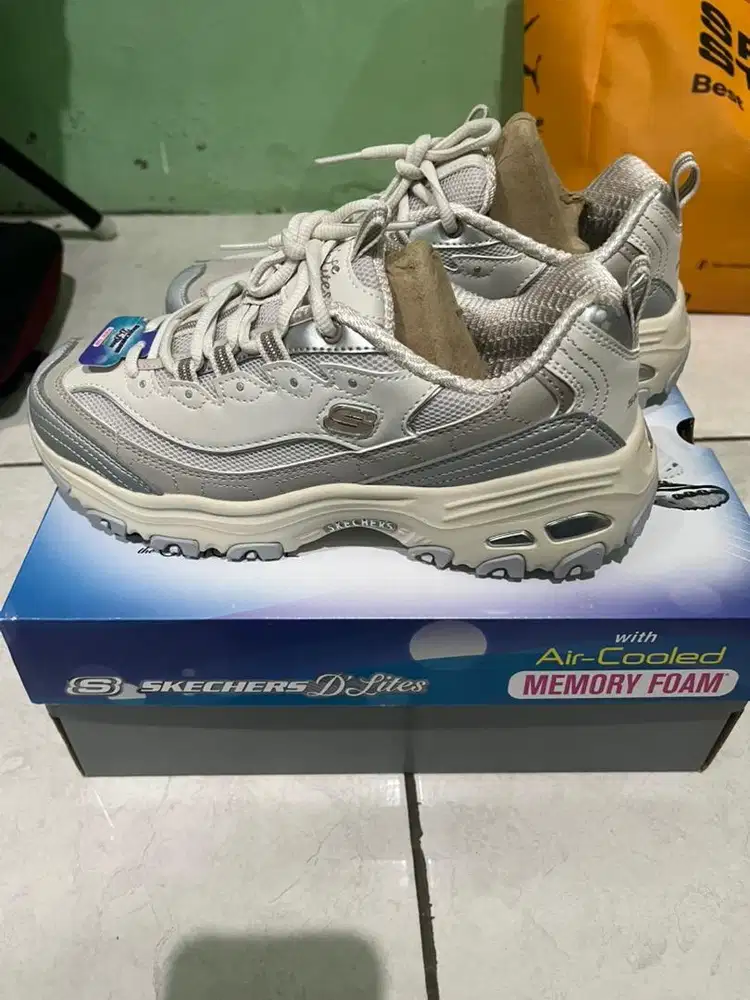 Sepatu Skechers D LITE NEW 100%