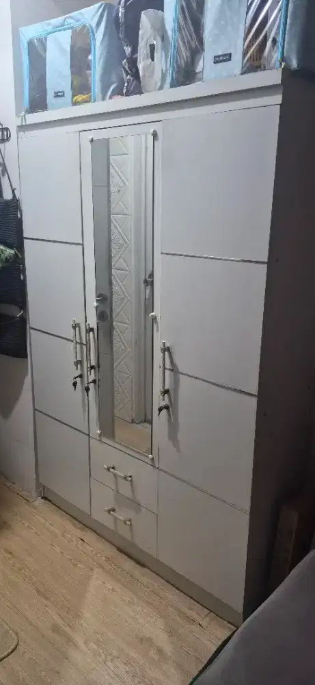 LEMARI 3 PINTU PUTIH