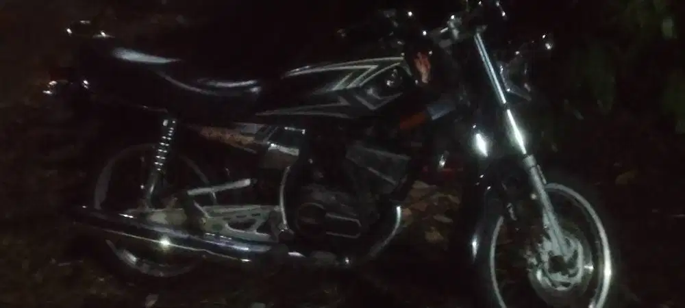 rx king 2004 komplit original mesin halus siap pakai, tinggal repaint