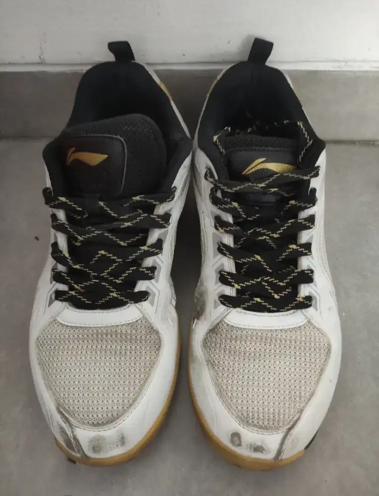 Sepatu bulutangkis / badminton Lining uk. 42