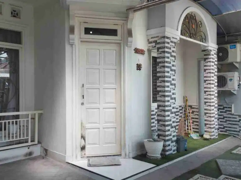 Jual Rumah Full Furnished Palm Spring Regency Jambangan. Siap Huni. Murah. Nego