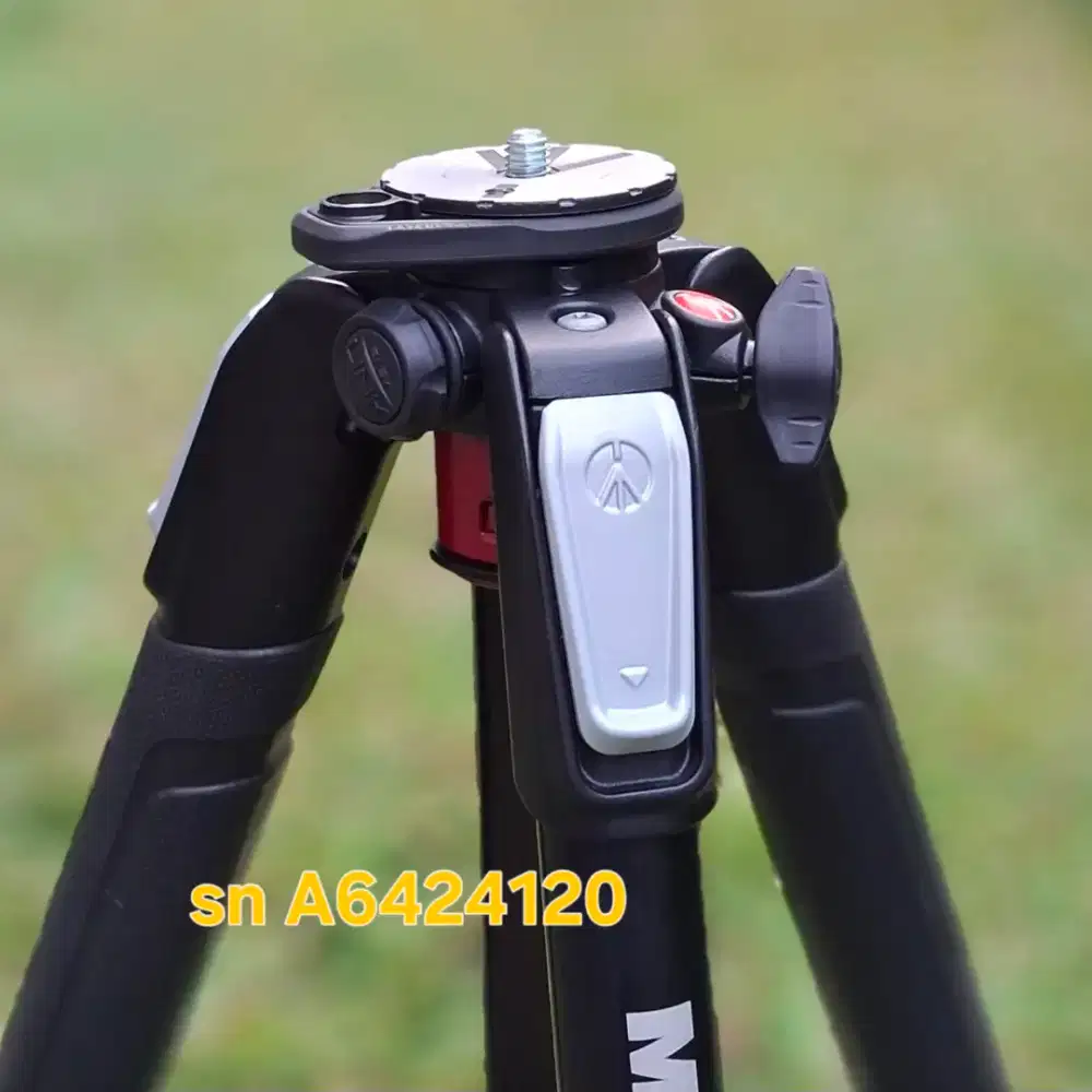 Tripod Manfrotto MT055XPRO3 (used)