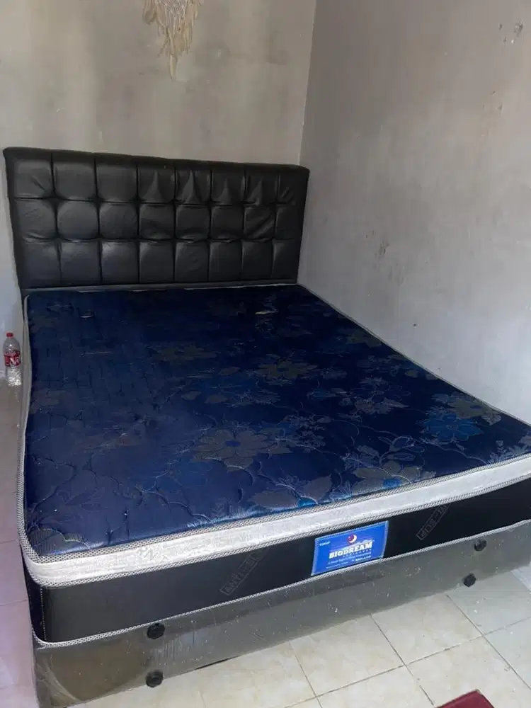 Tempat tidur 6 kaki