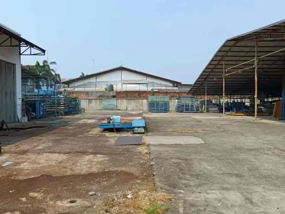 Pabrik di Kawasan Industri