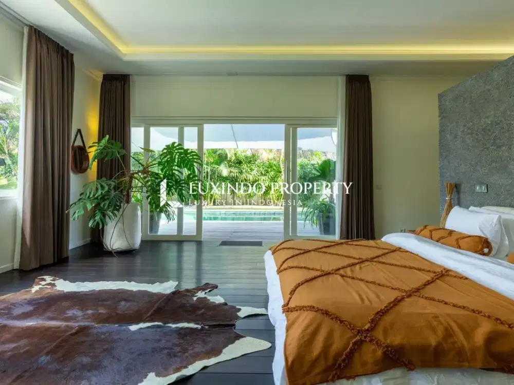 DISEWAKAN JANGKA PANJANG VILLA DENGAN 4 KAMAR TIDUR DI CANGGU - Thumbnail 8