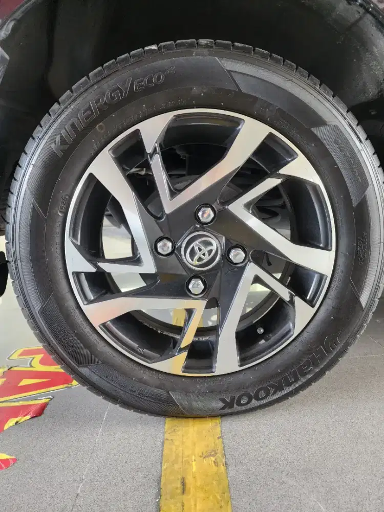 Velg OEM Veloz  4x114.3 Ex avanza Ban Hankook Baru 185/65/15