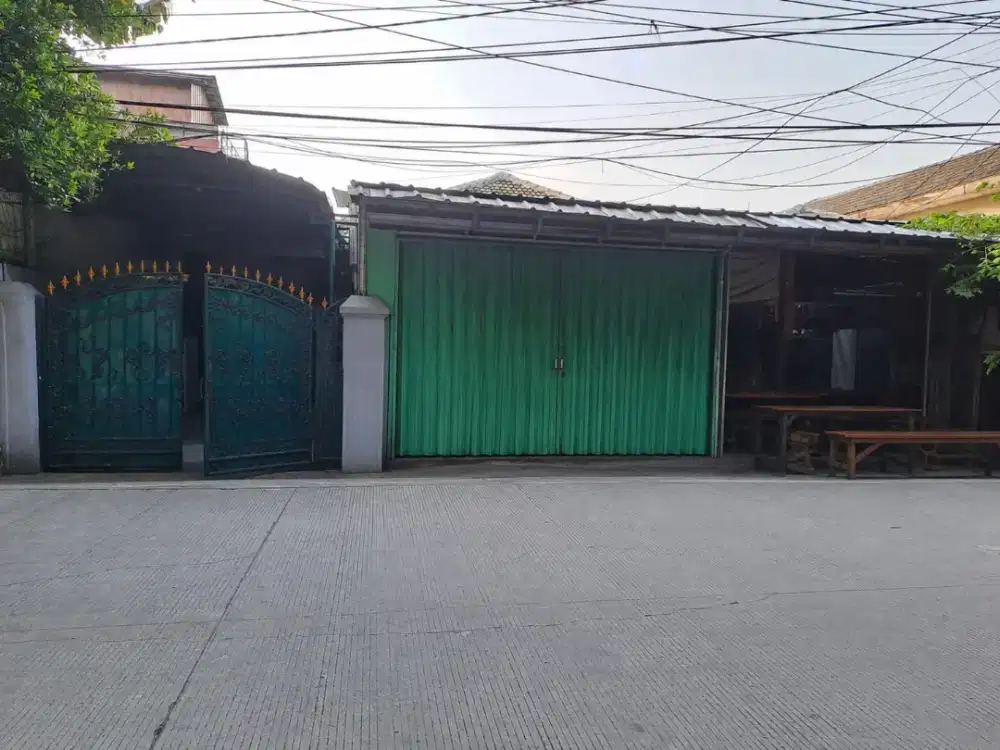 Rumah + 2 kios luas tahan 300m cocok buat usaha Dan tempat tinggal
