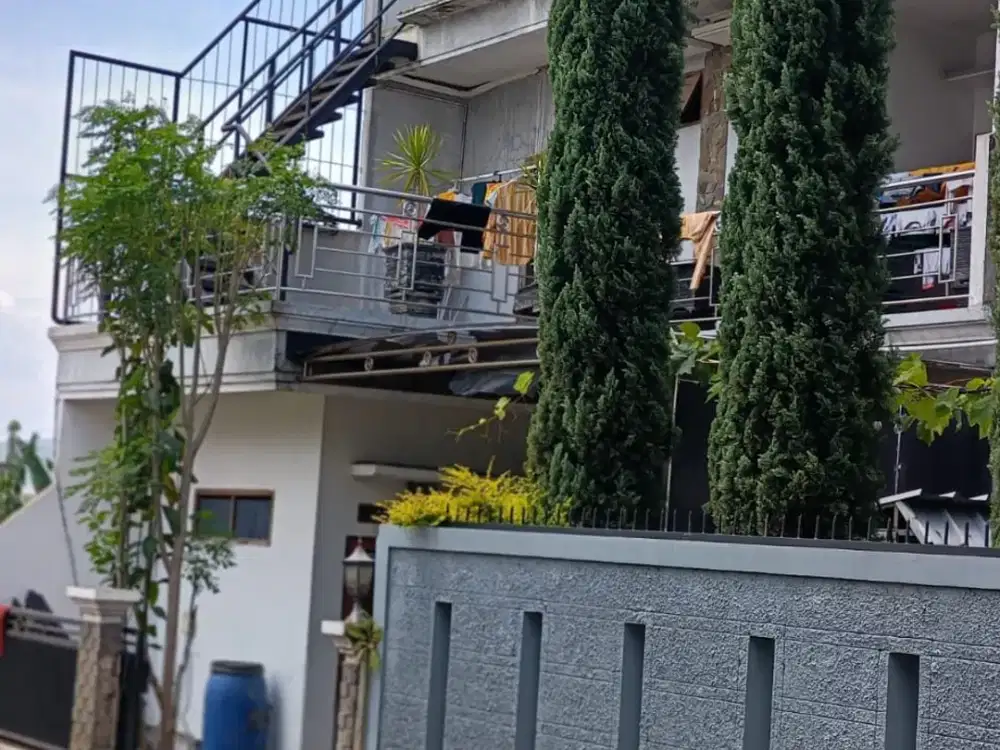 JUAL RUMAH SIAP HUNI 3 LANTAI DI CIMAHI SHM 6 MENIT KE PUSAT KOTA