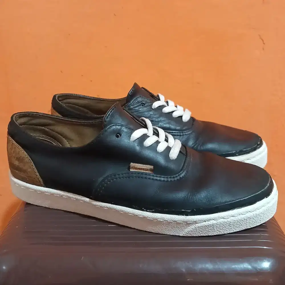 Vans era decon california 2013 (size US10/CM28) BEKAS
