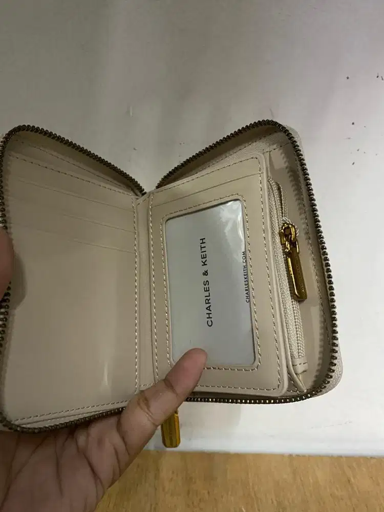 dompet kecil charles&keith
