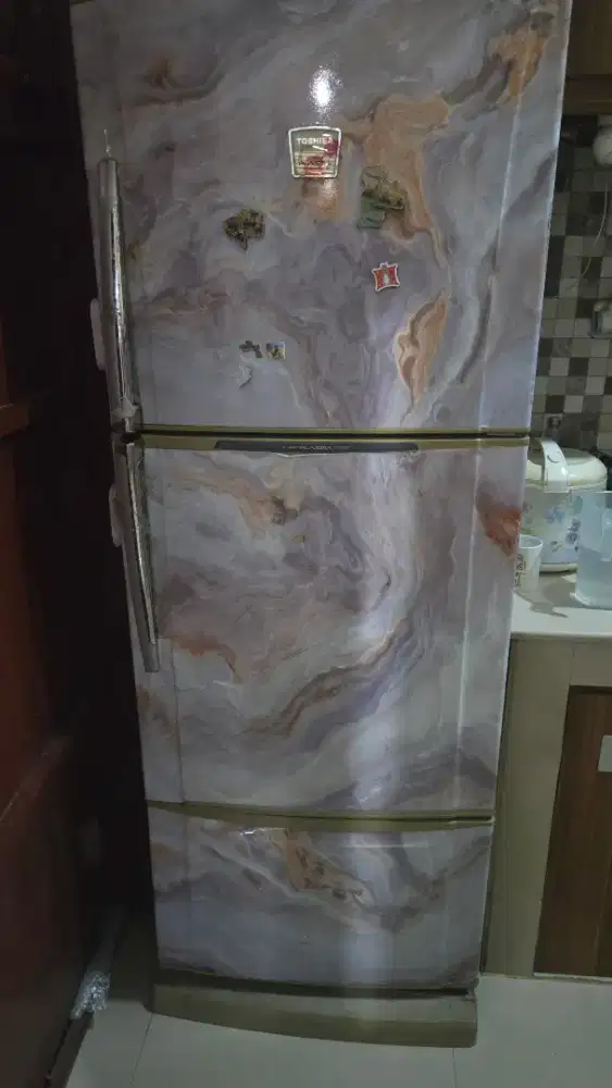 Dijual Murah Kulkas Toshiba 3 pintu