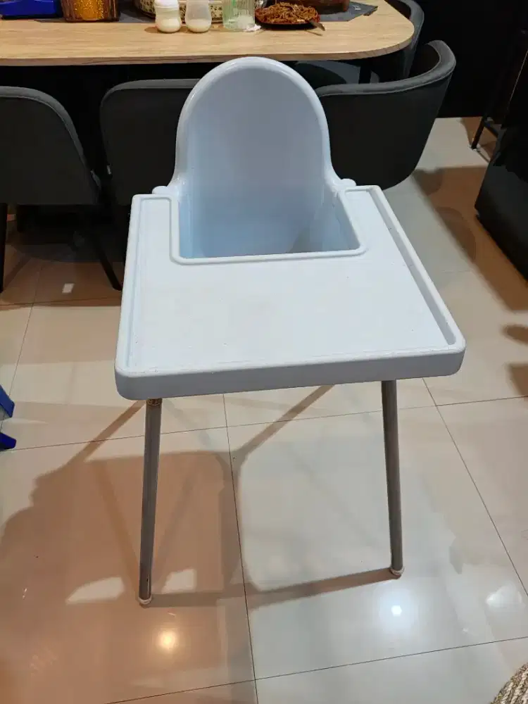 Kursi makan anak