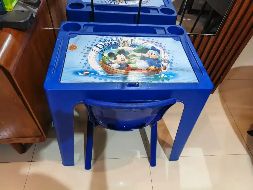 Meja belajar anak