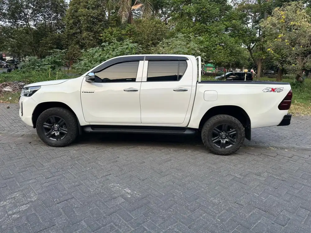 Toyota Hilux Double Cabin G 4x4 Manual 2022 Alsi Plat L Sby Istimewa