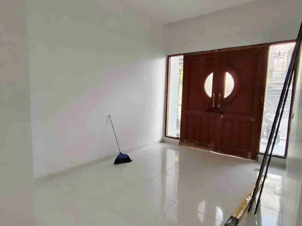 Disewakan Rumah 2 lt Pluit Sakti 
10 x 25 m2 ada 4 kt 3 km semi furniture: AC, meja makan, sudah renovasi, carport 2 mobil, siap huni!! Ayo survei yuk!!