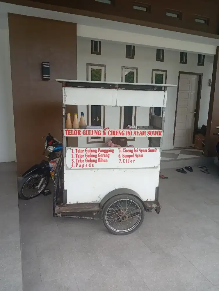 Di cari 3 orang yg mau kerja jualan telor gulung pake beca ke sekolah