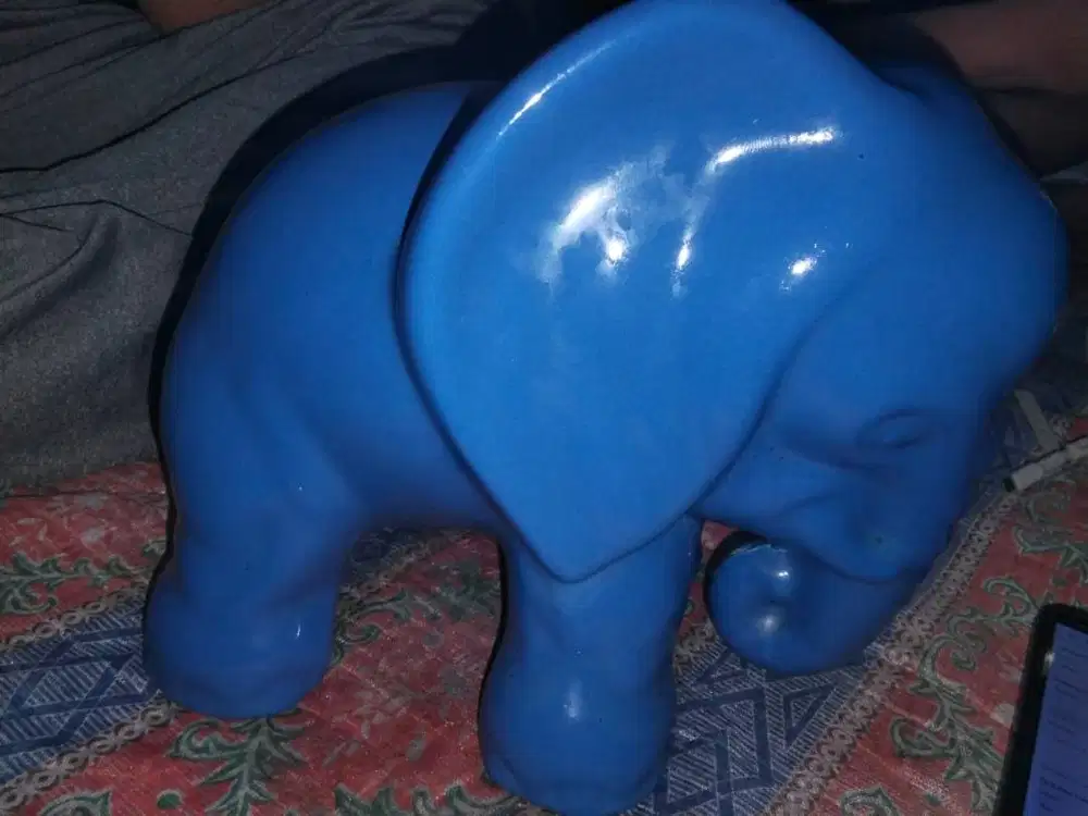 patung gajah keramik