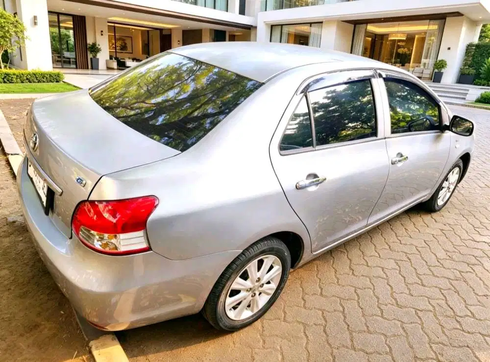 Toyota Limo 2012 Bensin