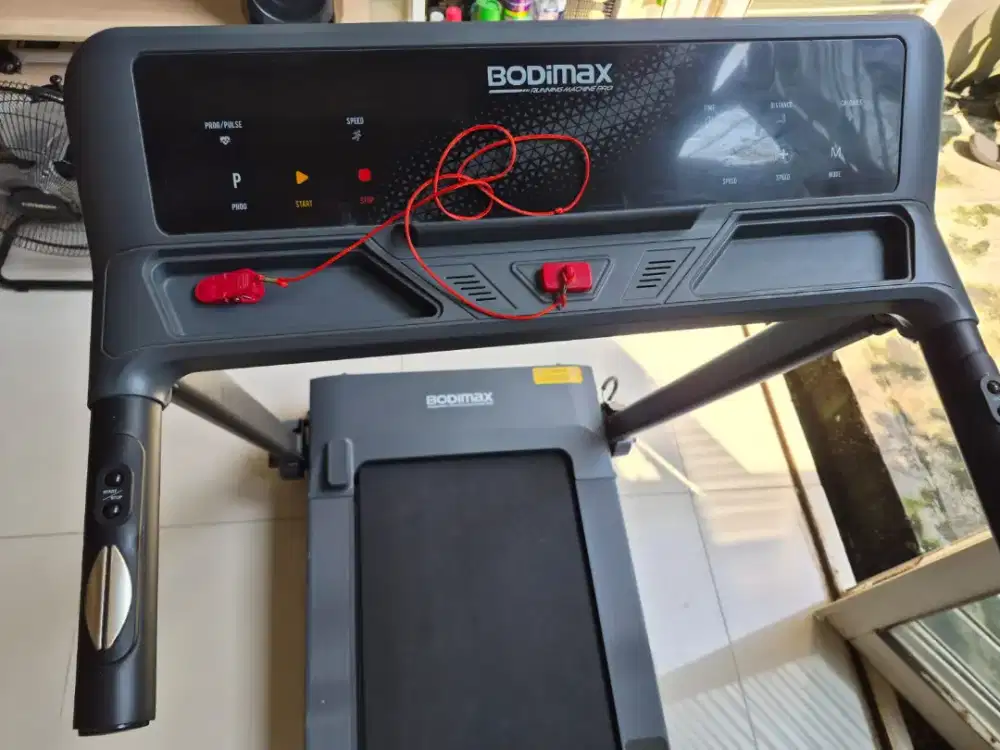 Folding Treadmill Bodimax Running Machine Pro Bekas