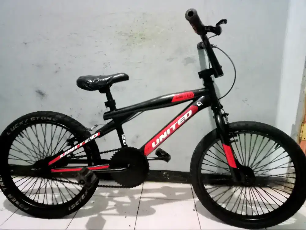Dijual sepeda BMX merk UNITED ring 20 kondisi masih bagus Keker normal