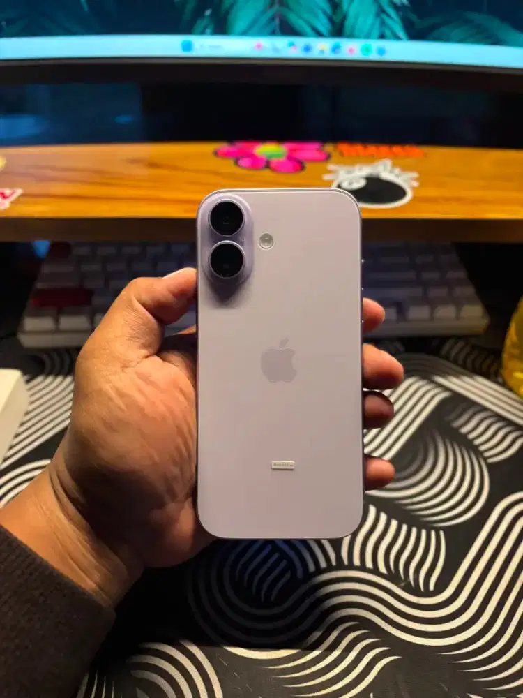 Second like new! iphone 17 basic 256 lavender