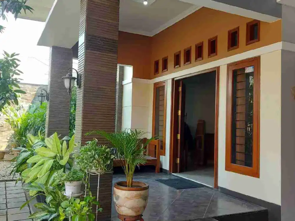 Rumah Mewah Apik di Panda Barat, Palebon Pedurungan