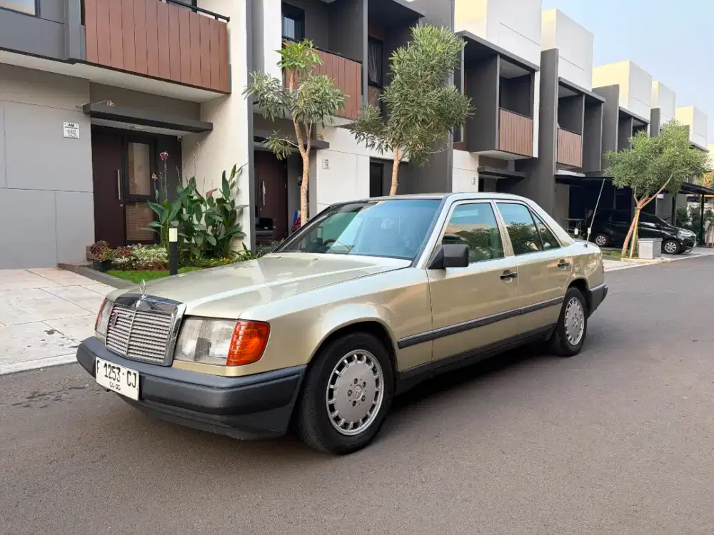 Mercedes benz 300E - W214 1987