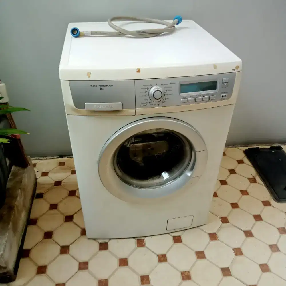 Mesin cuci electrolux kap besar