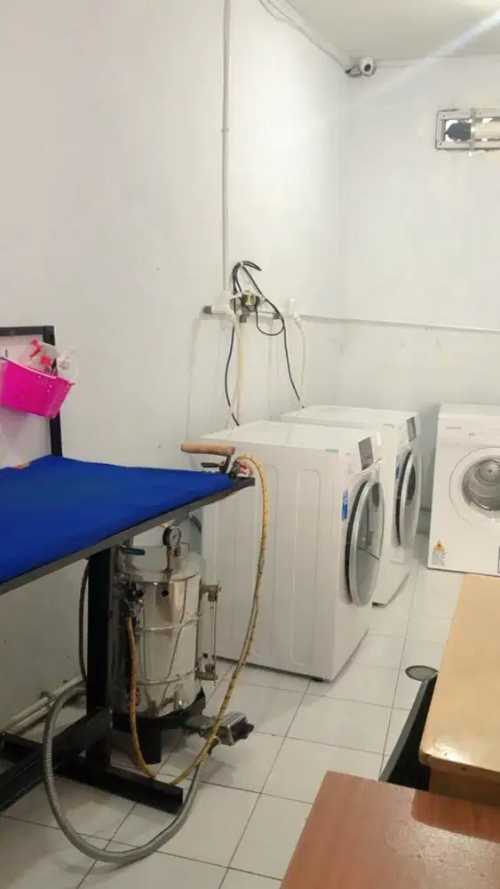 Dijual satu set lengkap peralatan usaha laundry msh bagus