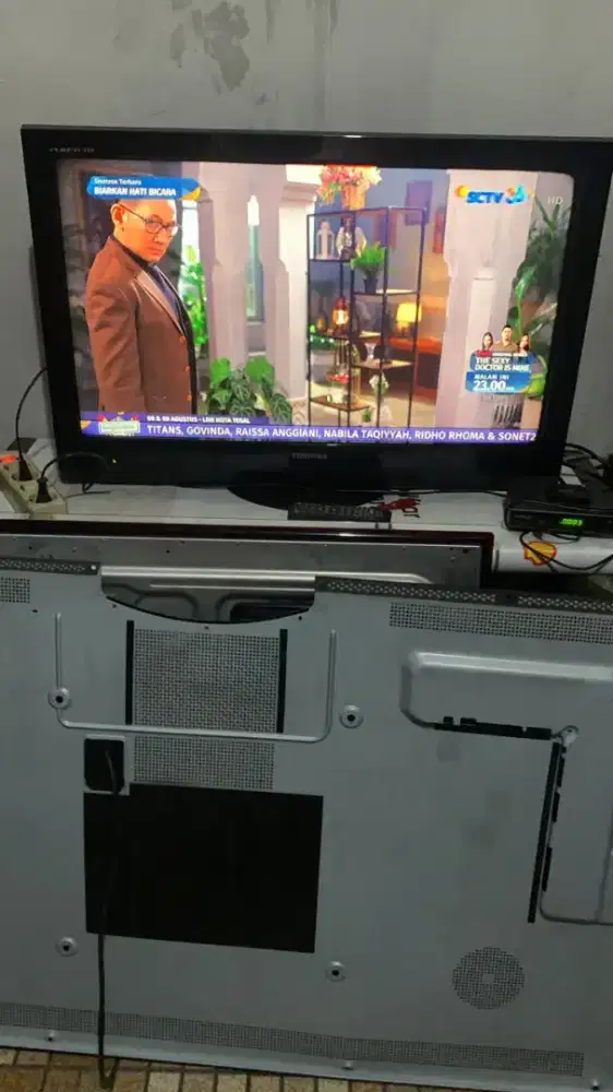 Toshiba 32inch plus STB
