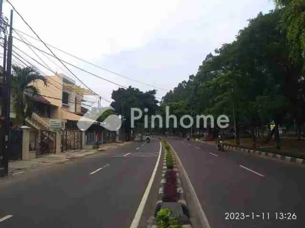 rumah strategis hunian usaha
jalan Raya BKT duren sawit