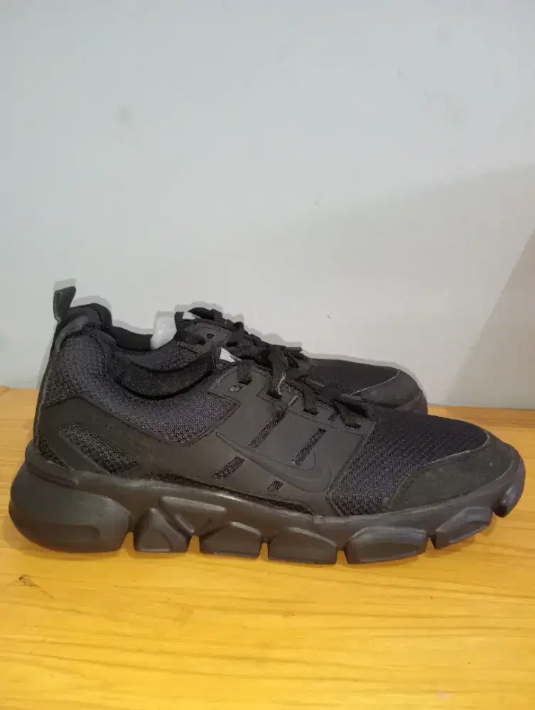 Sepatu Nike sizi 42
