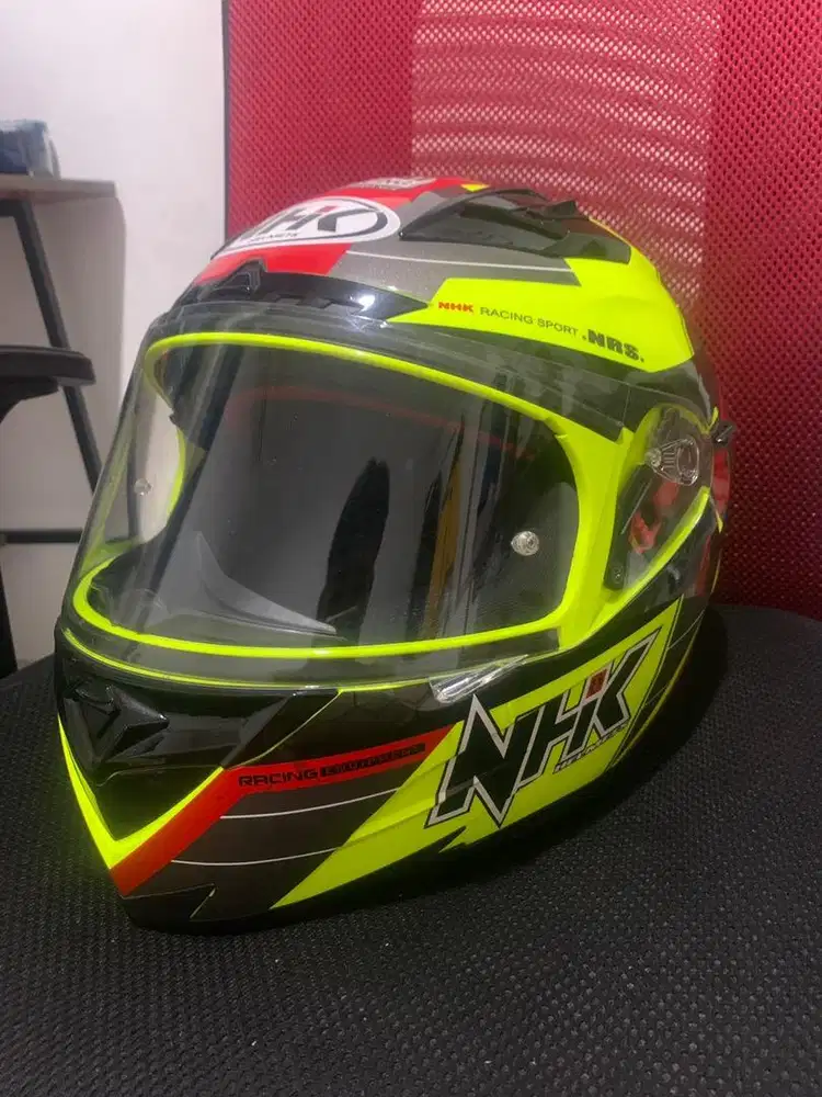 helm nhk fullface size M warna hijau stabilo