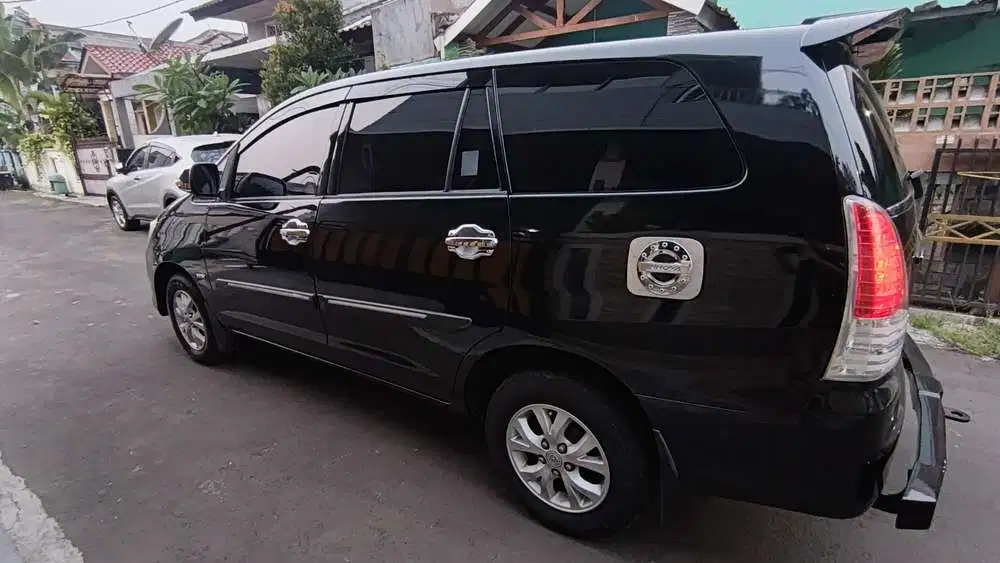 Toyota Kijang Innova 2011 Bensin