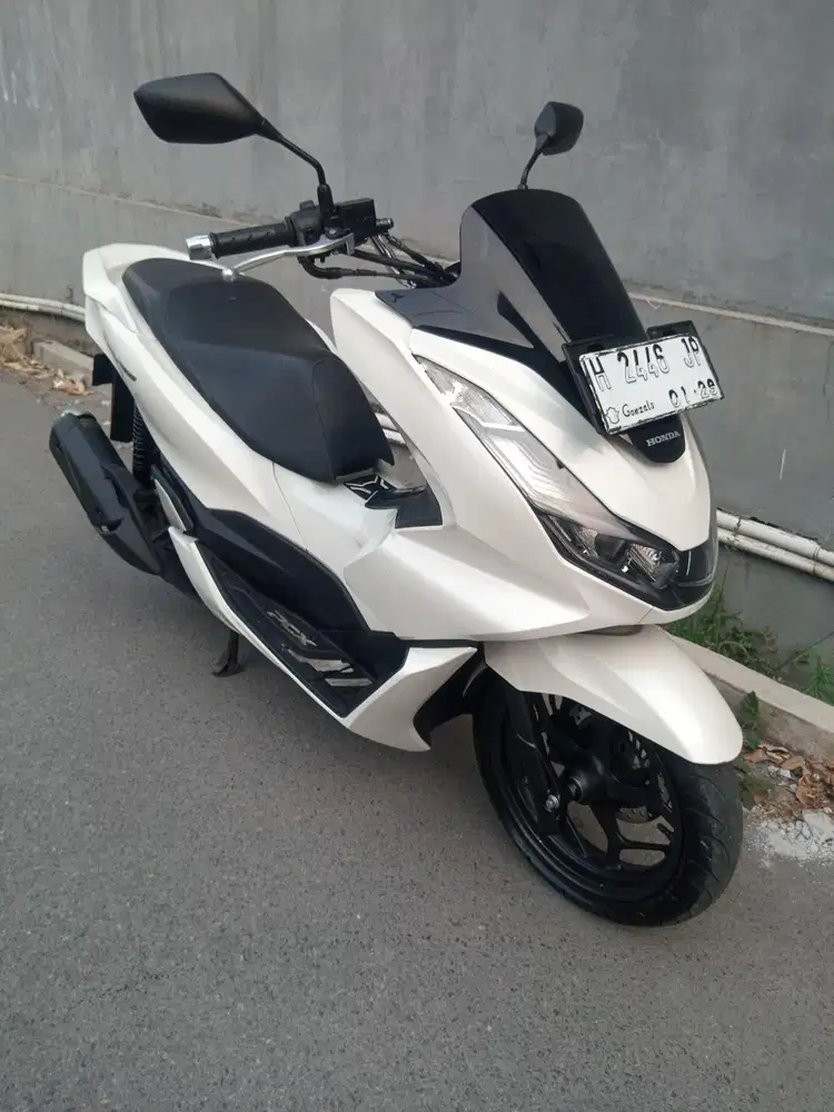 Honda PCX 2024 Putih