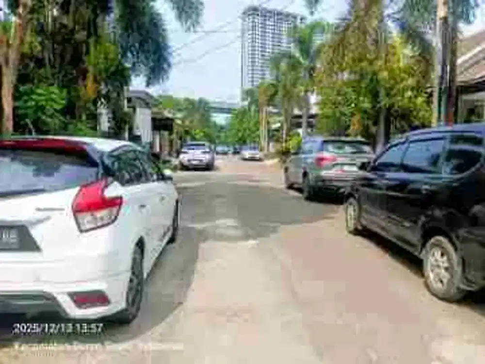 rumah 2,5 lantai dalam cluster 
galaxy Bekasi Selatan
