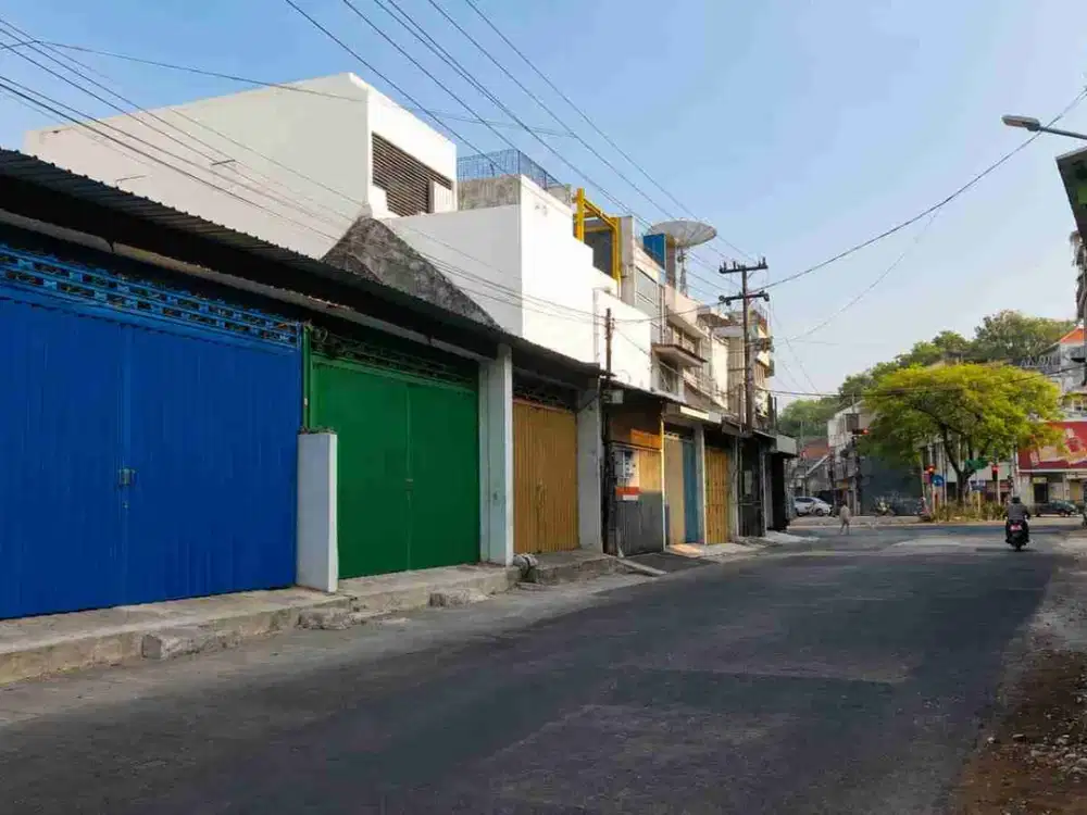 Disewakan 2  Ruko 1 Lt Jejer Di Lokasi Kembang Jepun Surabaya. Dekat Pelabuhan Tj. Perak Surabaya