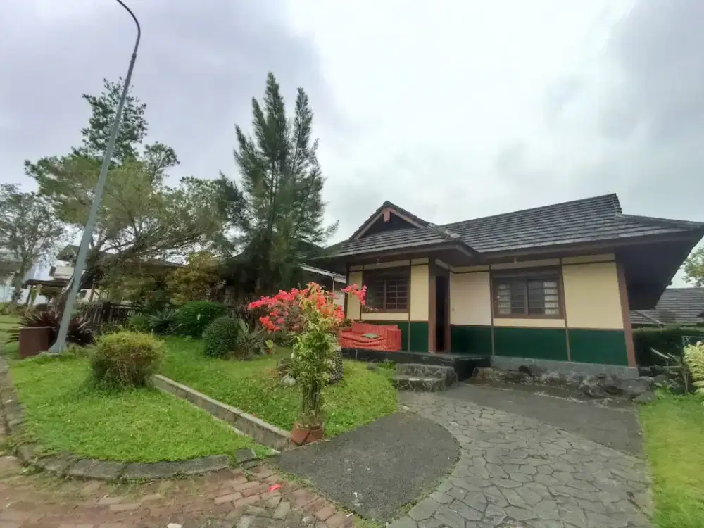 Di jual butuh vila siap huni lokasi di kota wisata kota bunga Cipanas